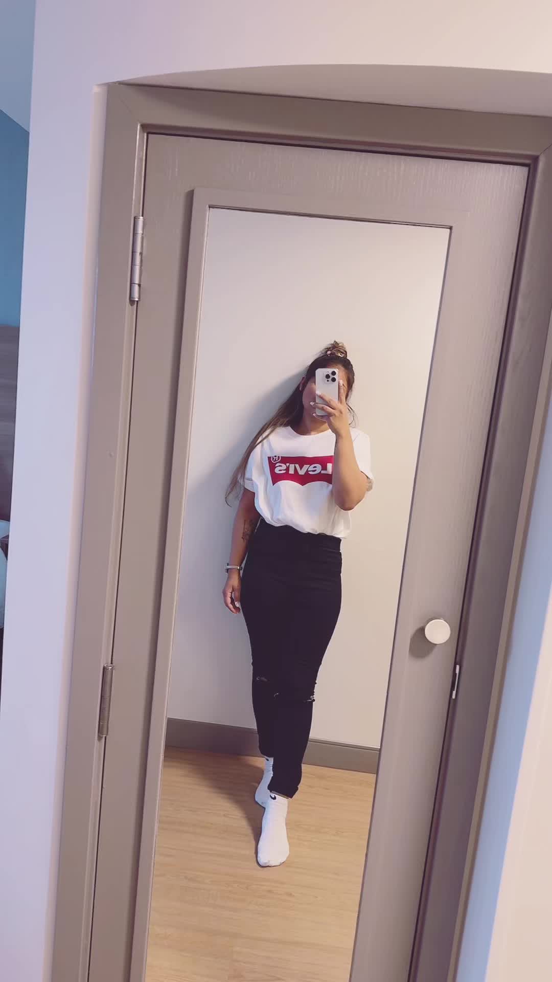 @nitika_