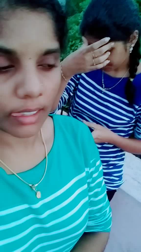 @😍Reena😍Riya😍