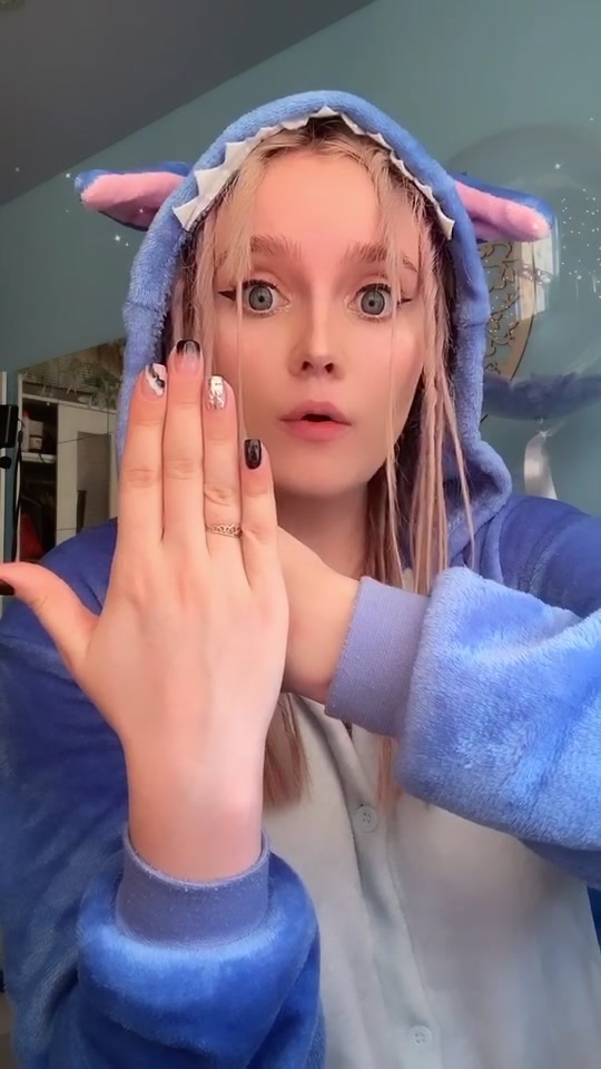 @HELENA