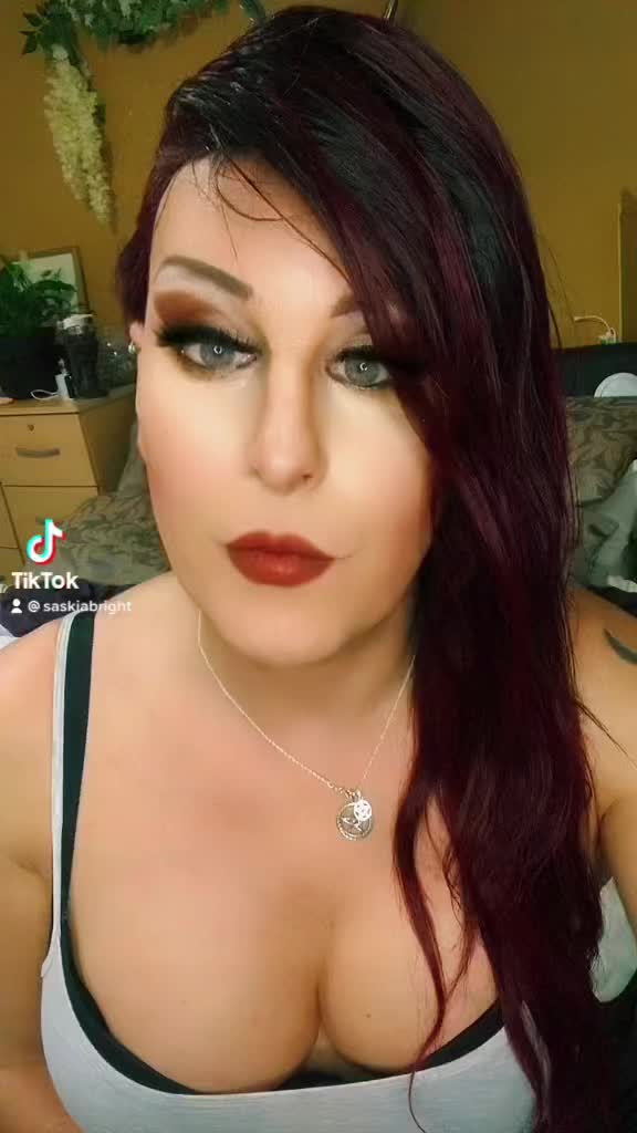 @saskiabright