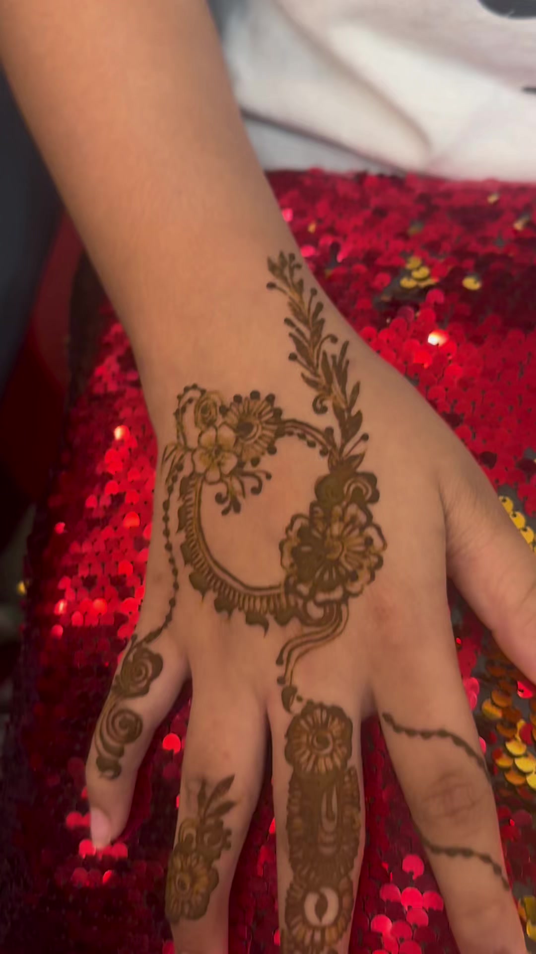 @Daisy Stains Henna