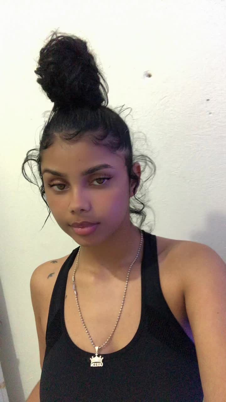 @Yeilyn Garc&iacute;a 👀🥶😍