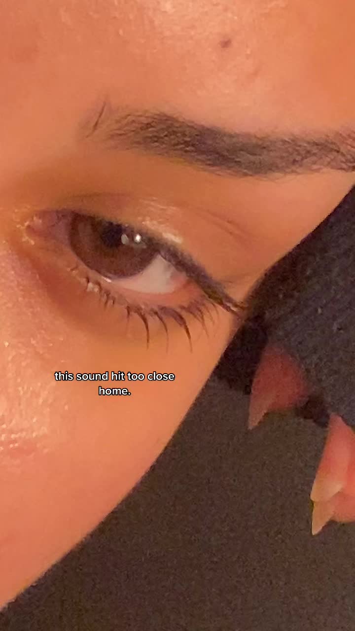 @🧍🏻&zwj;♀️