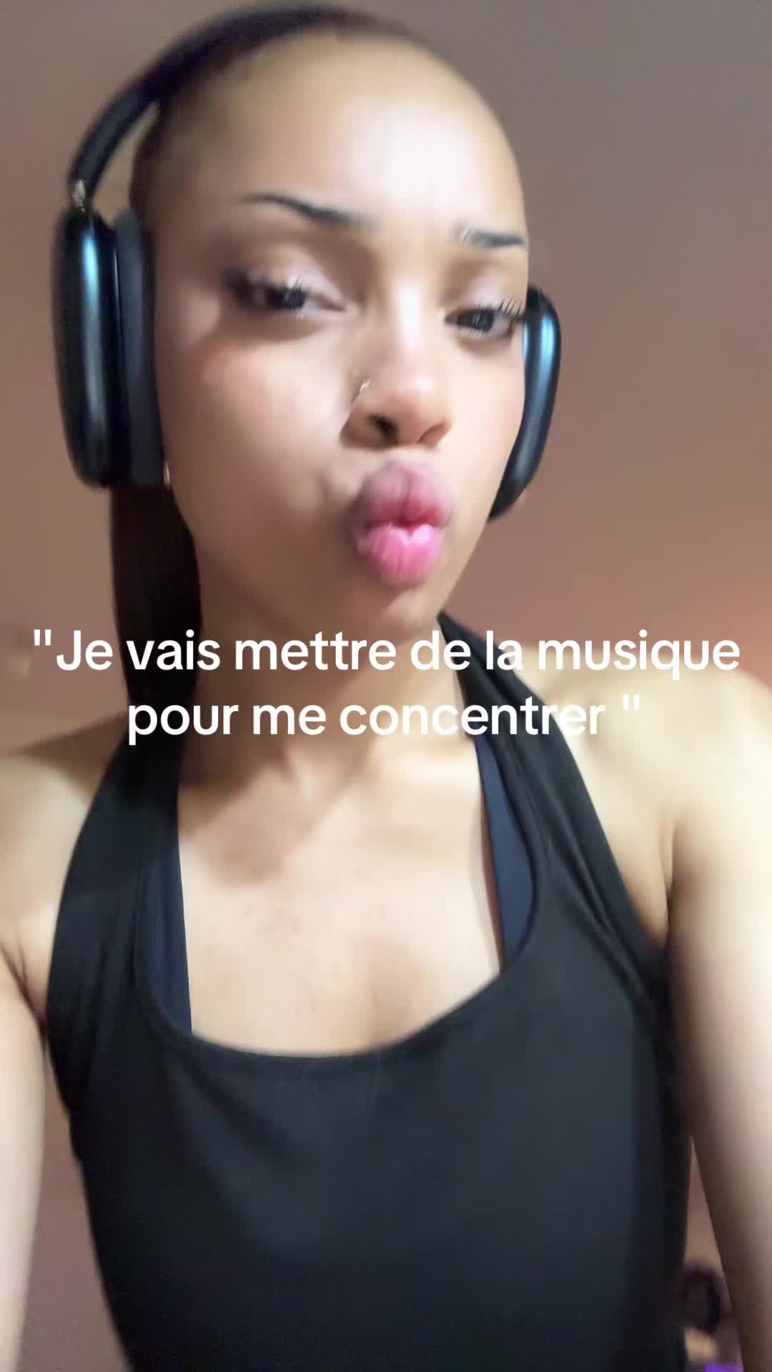 @A&iuml;cha.akss