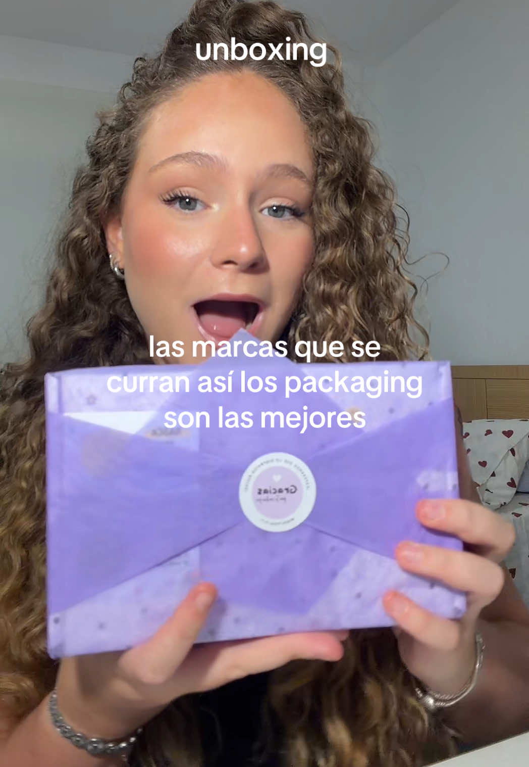 @laruuiz_