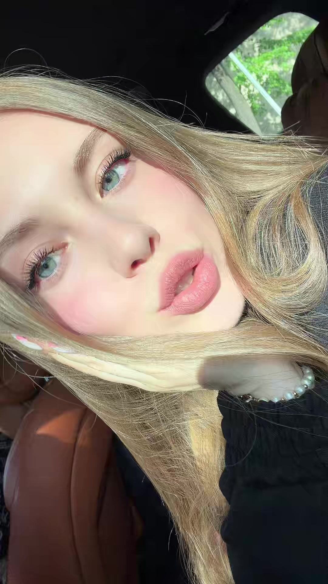 @👾