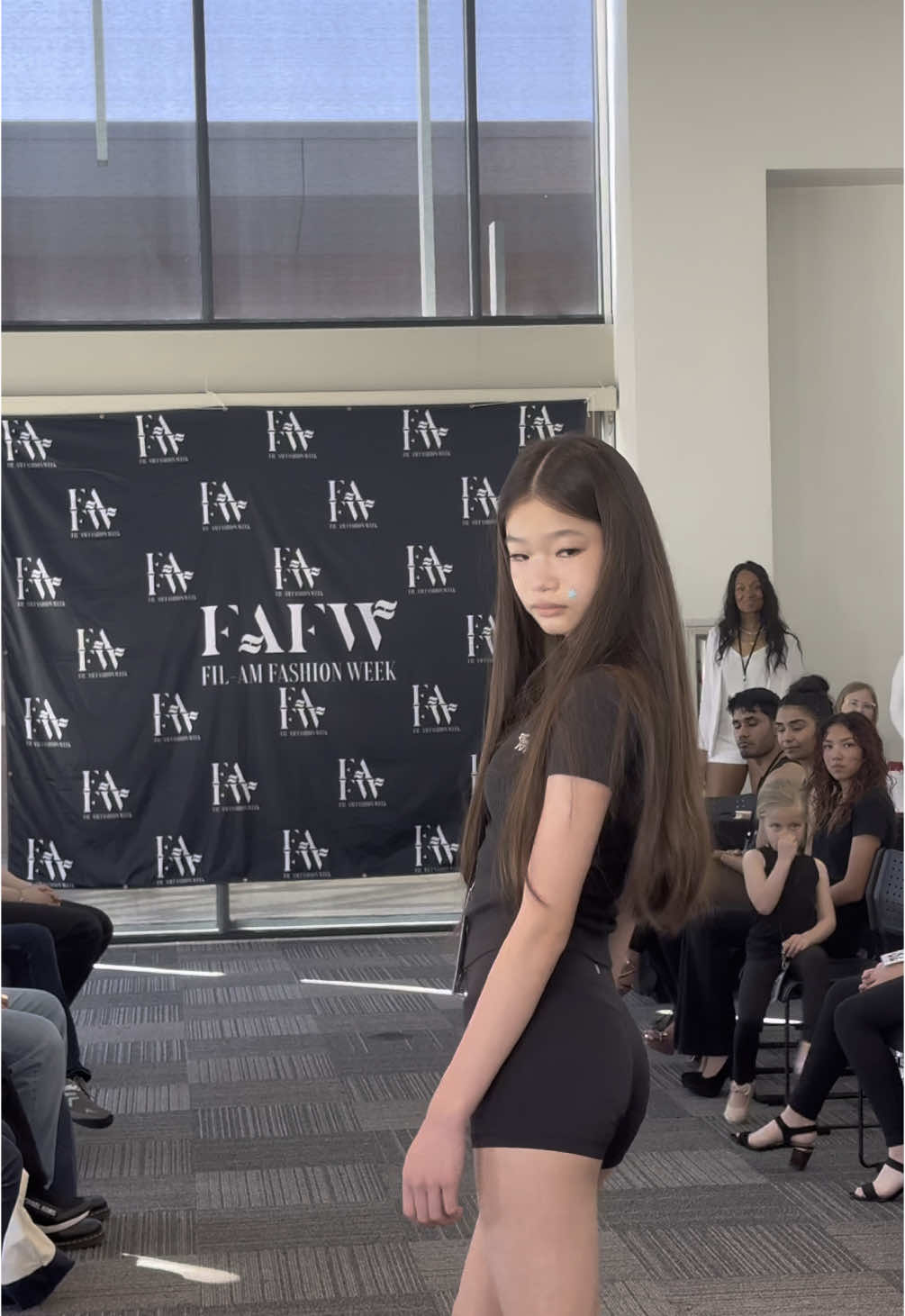 @Chloe.X