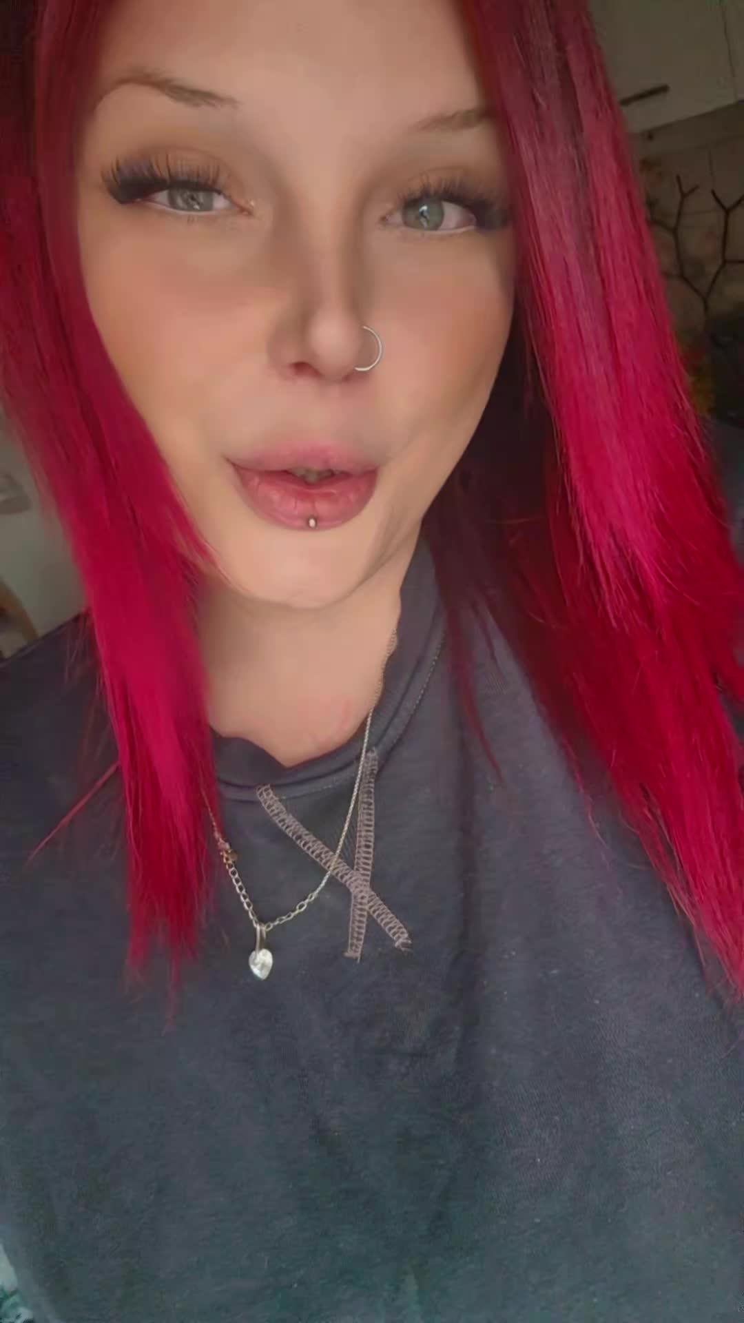 @Laraloooou 🦋🦦