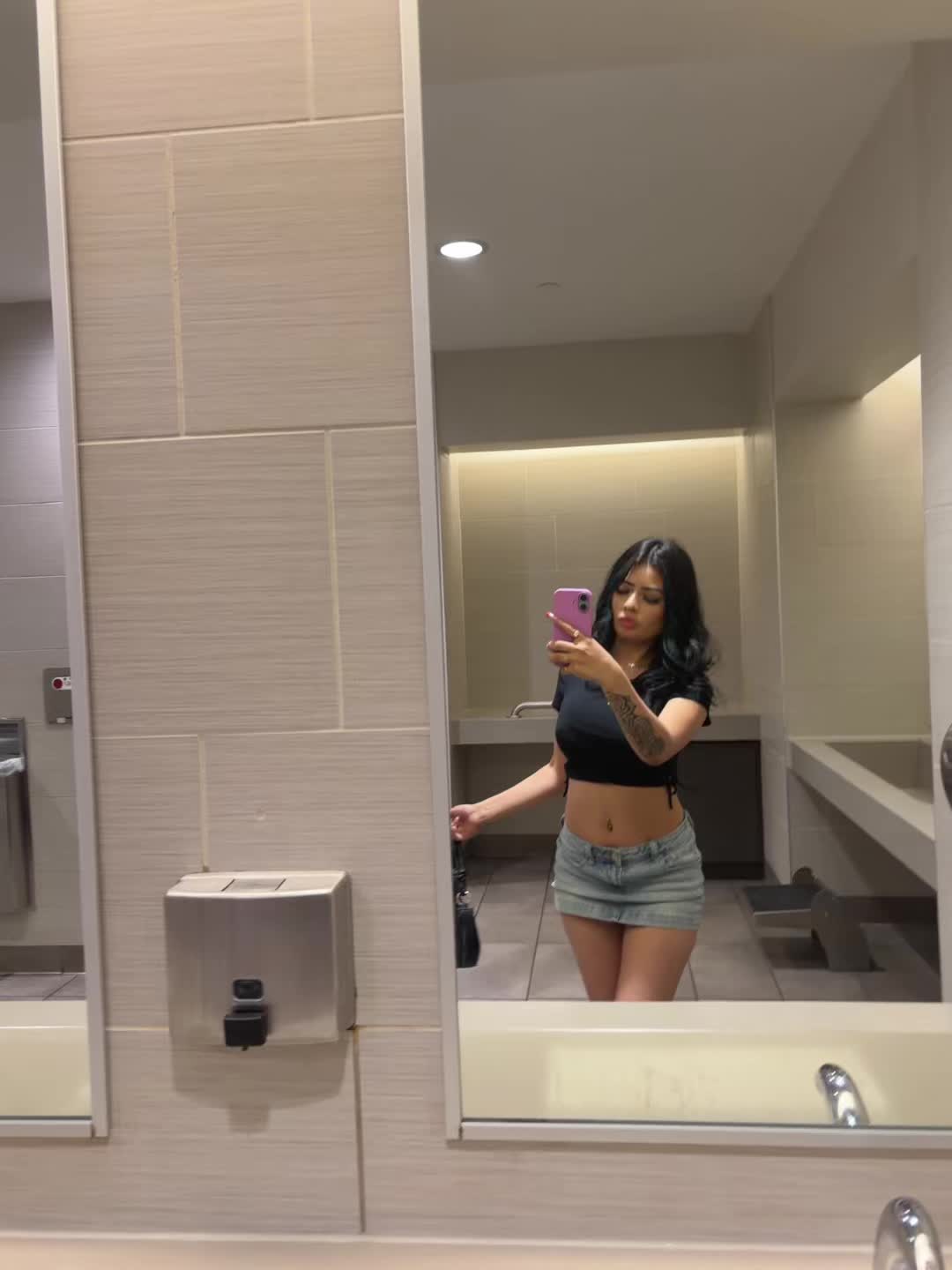 @Anaiii