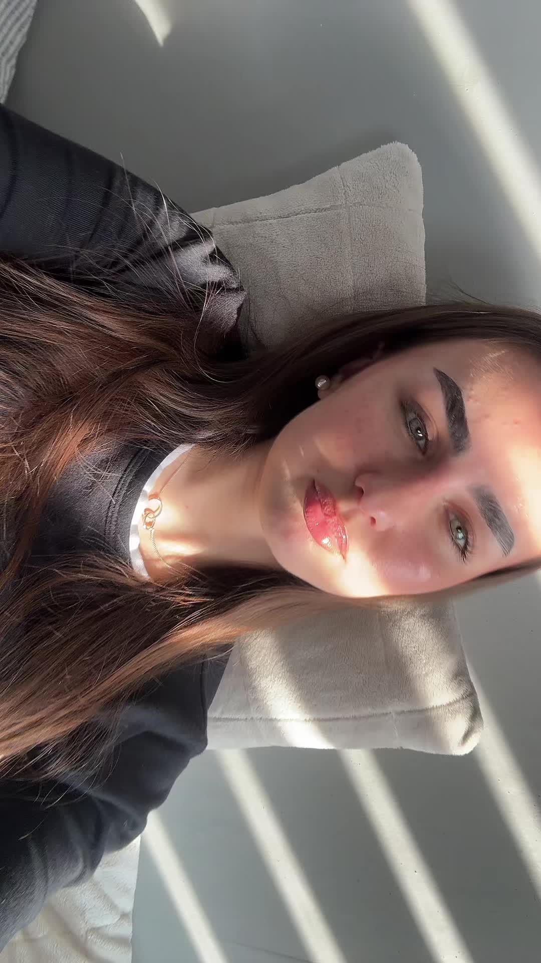 @𝑎𝑚𝑒𝑙𝑖𝑎