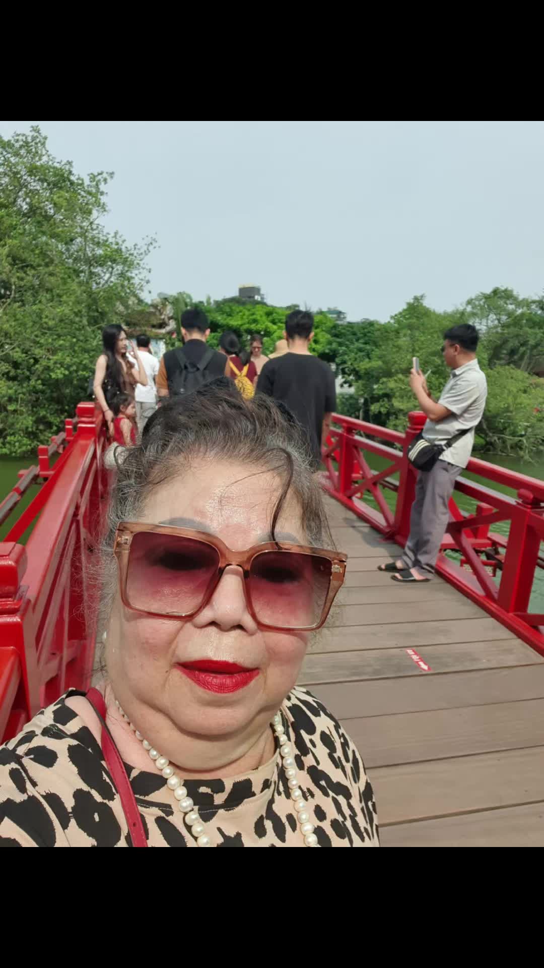 @Bạch yến ho&agrave;ng