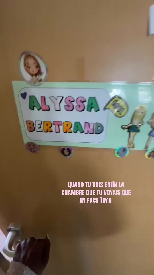 @𝟗.
