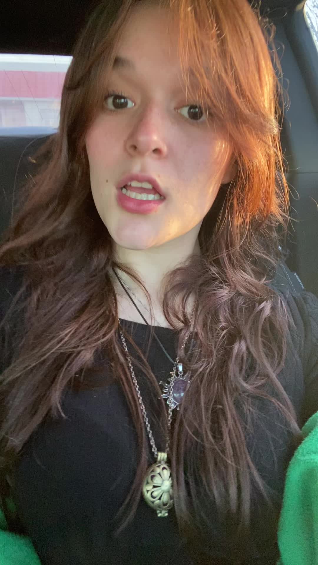 @aliviathompson