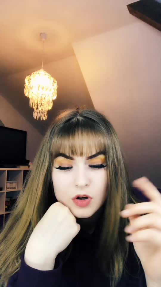 @Laura Jolie