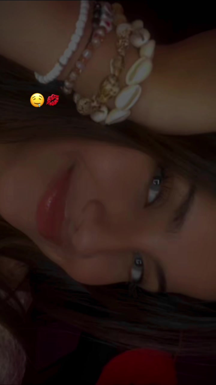 @Angela 🦋