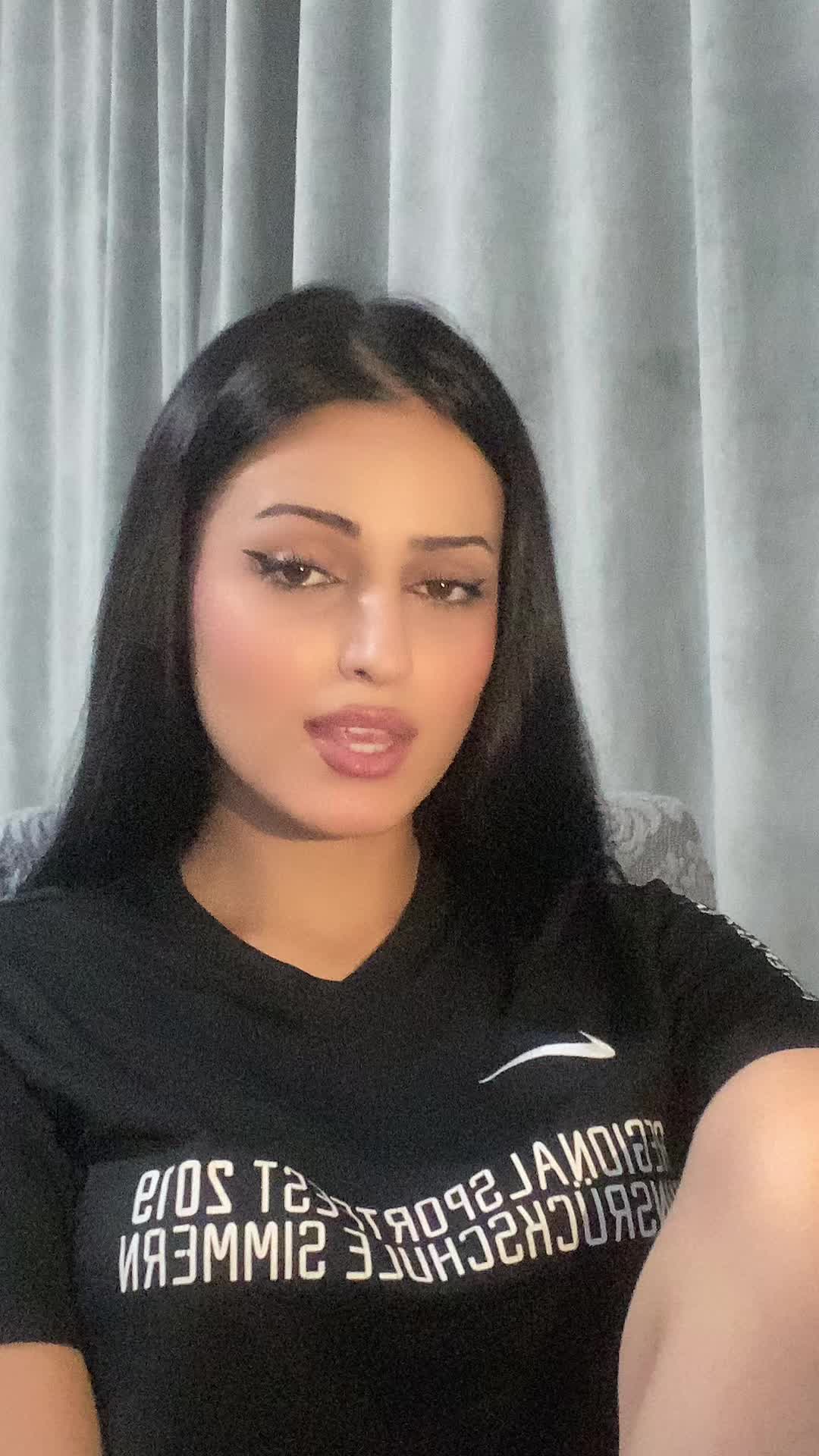 @Demi