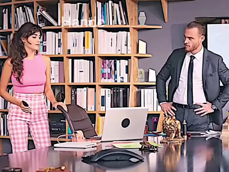 @Hande Erçel