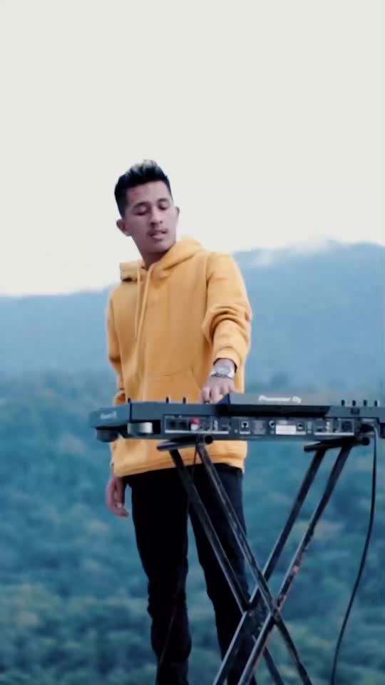 @𝗗𝗷 Nico Adhitya