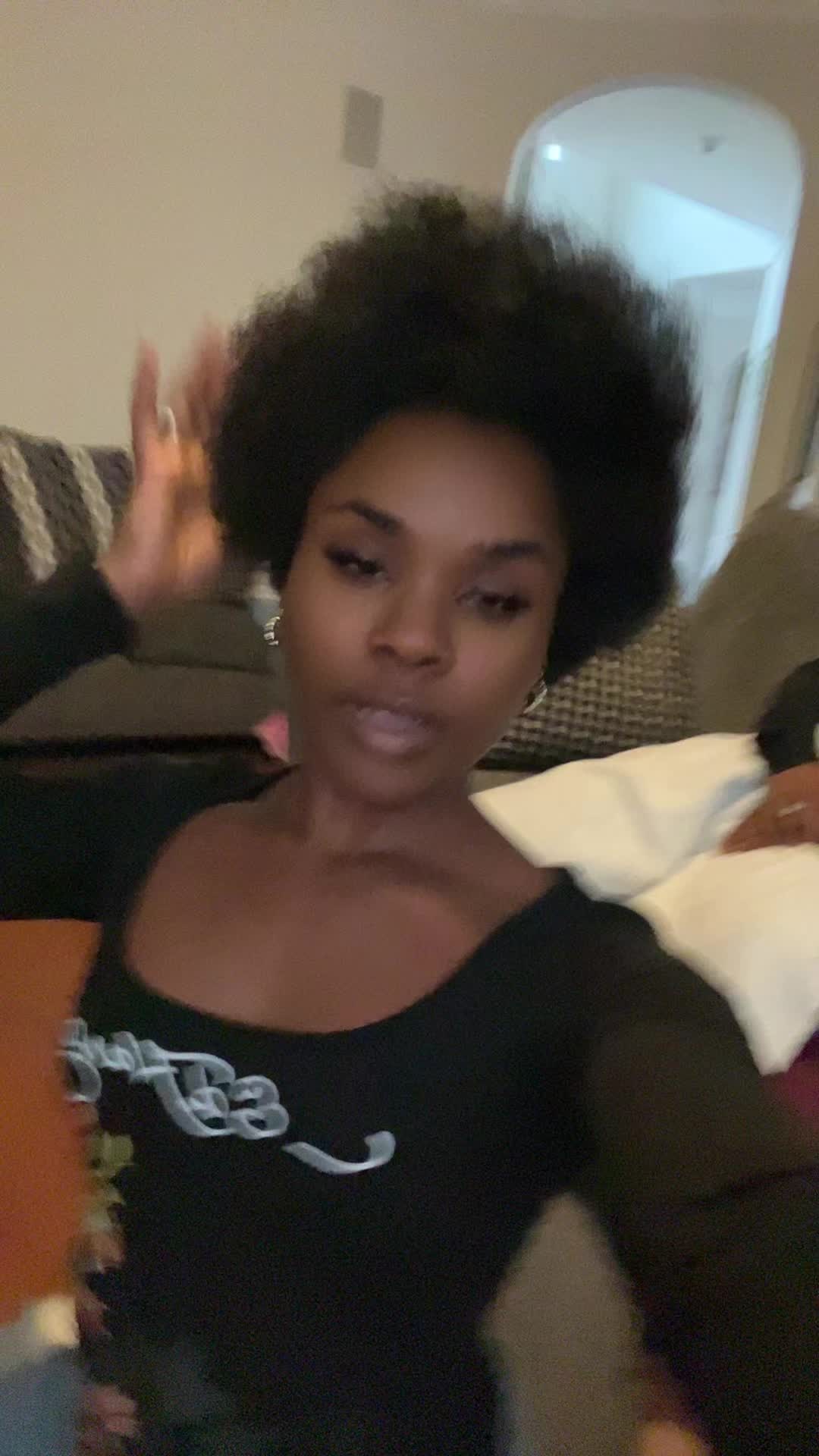@uniquelyvaeh