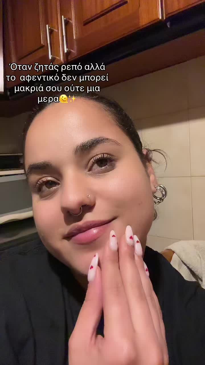 @&Epsilon;&rho;&omega;&phi;&upsilon;&lambda;&lambda;&eta;