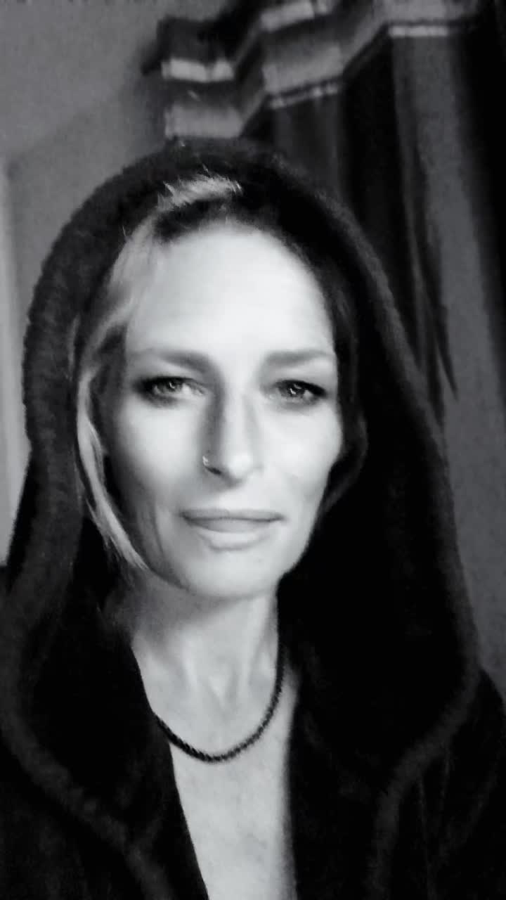 @THEMaskedMama