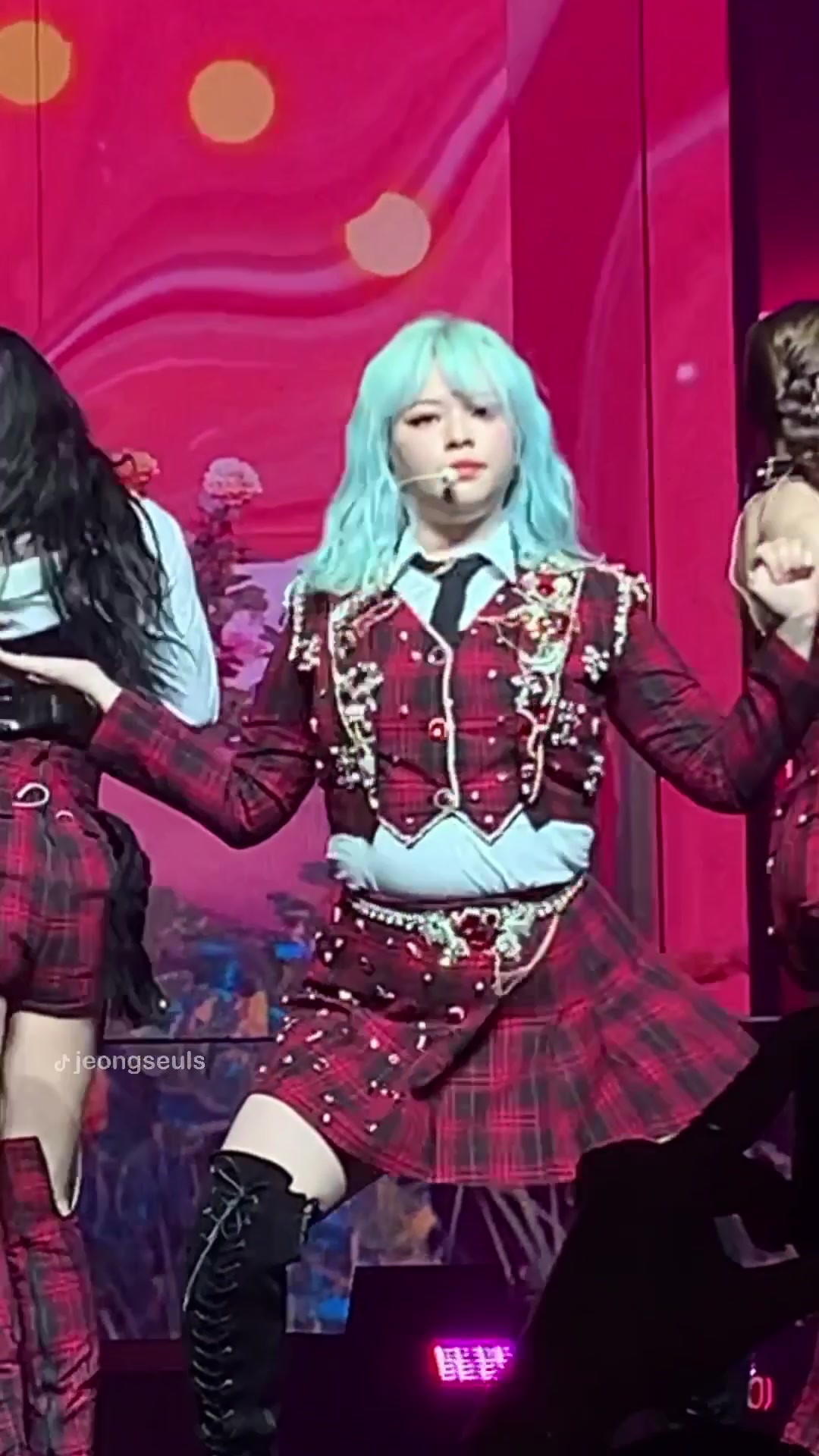 @jeongyeon and haseul vids