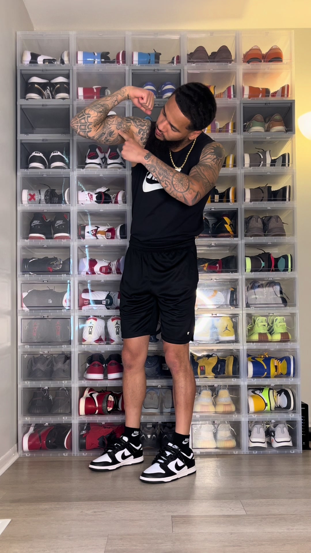 @MrSneakerWall