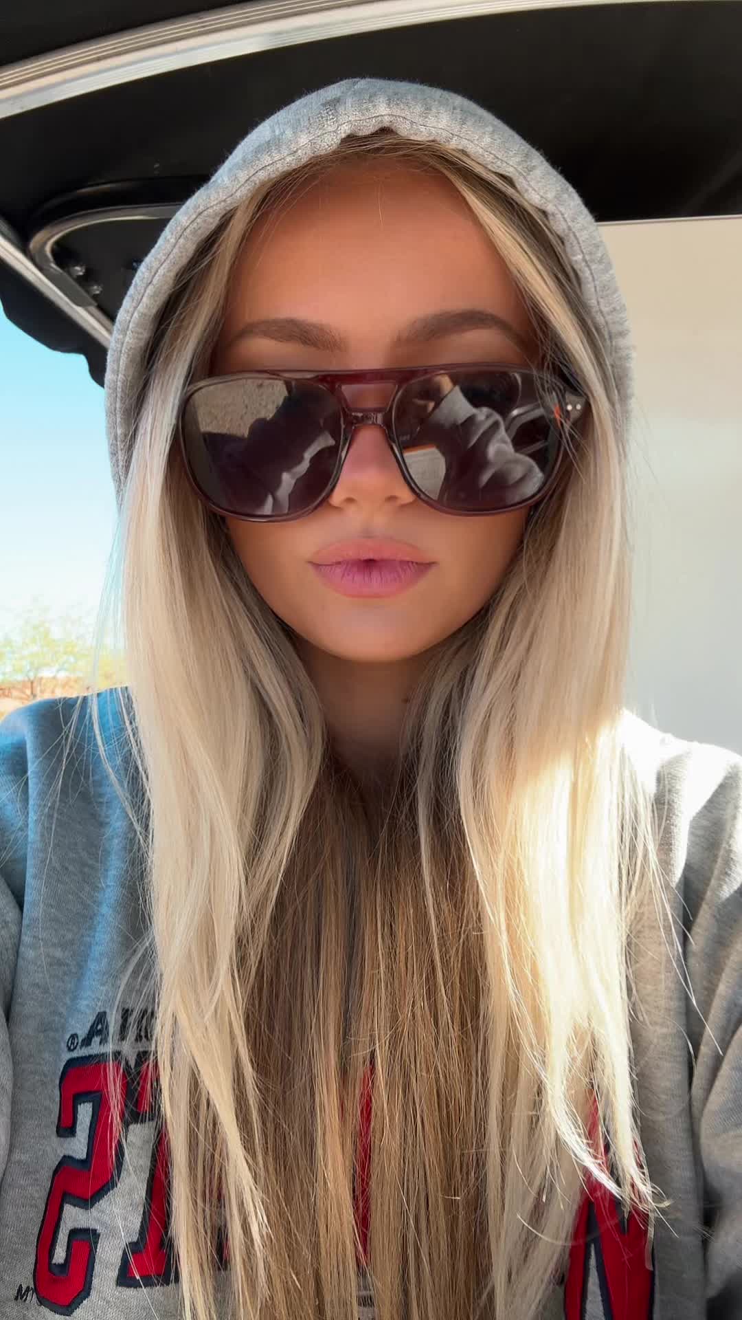 @kambriella