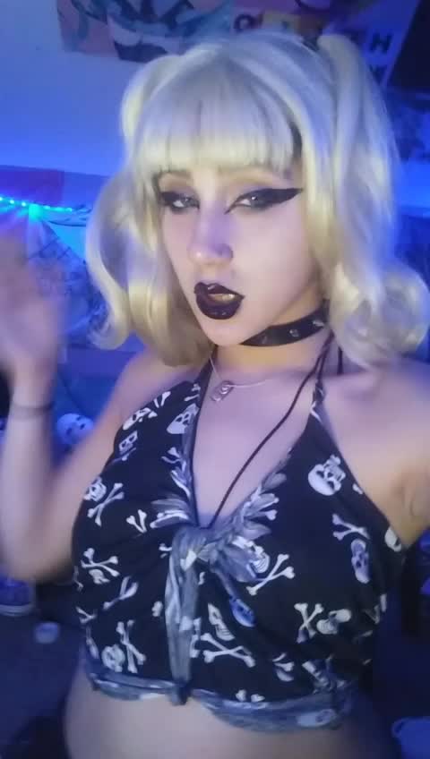 @𝔳𝔢𝔢 🦇