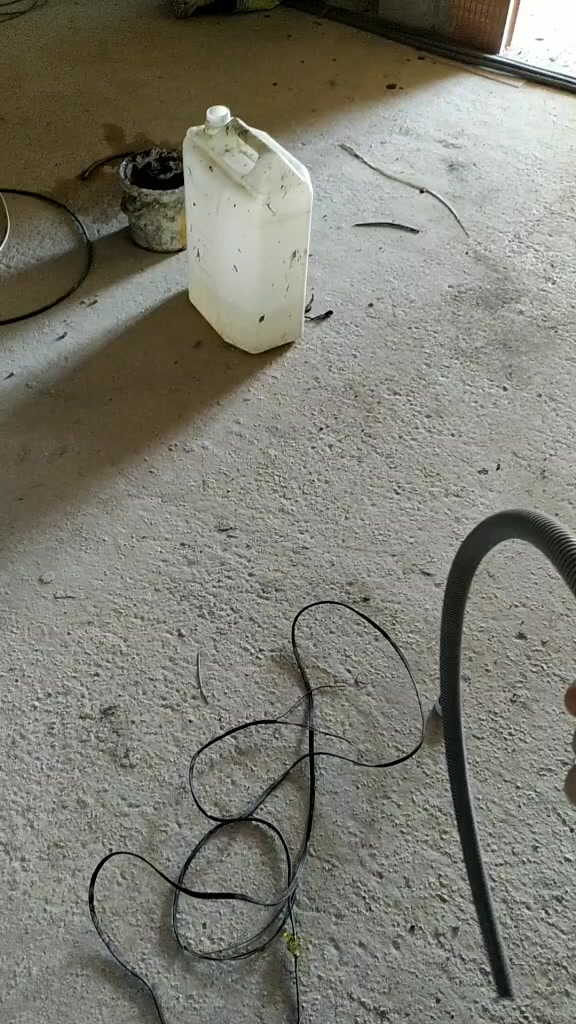 @user1837335250119
