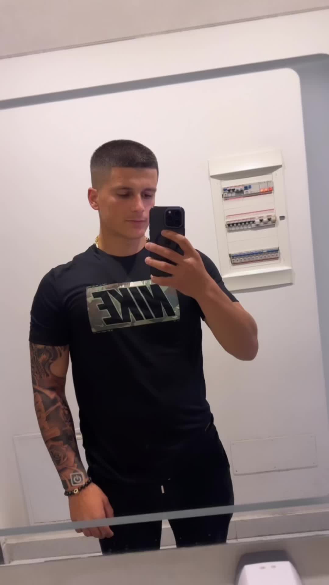 @Tani🇦🇱