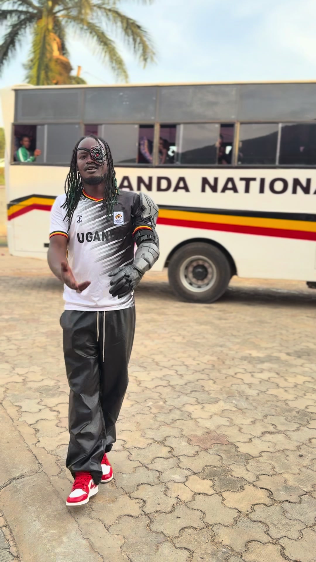 @FlossDaArtist🇺🇬🇬🇧