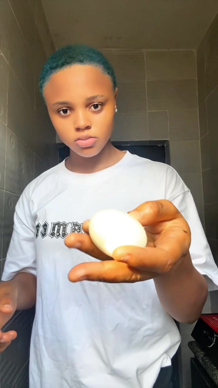 @afroblueries