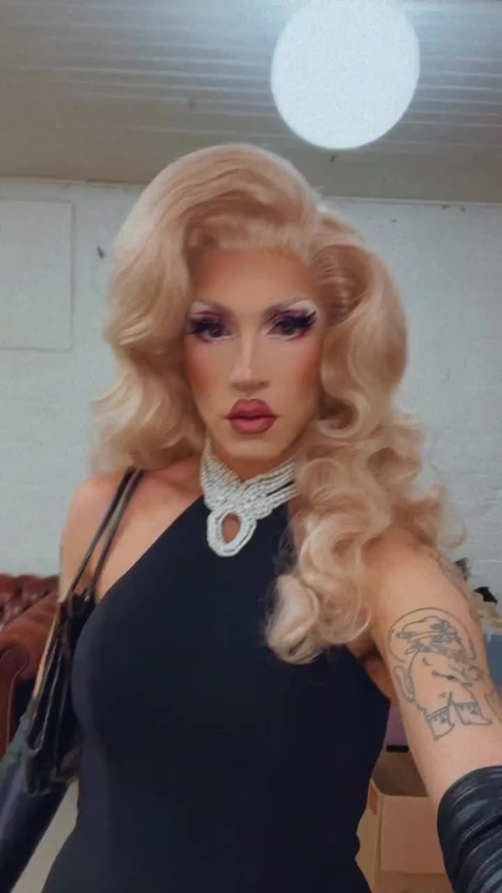 @Vivian Vanderpuss