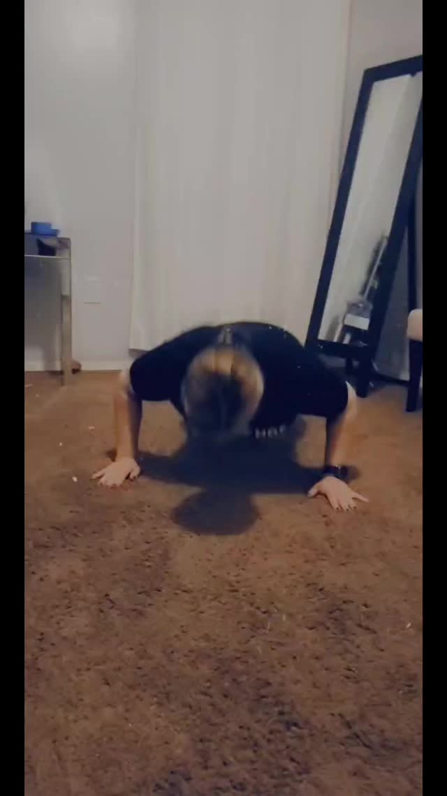 @Nikki_Lisette