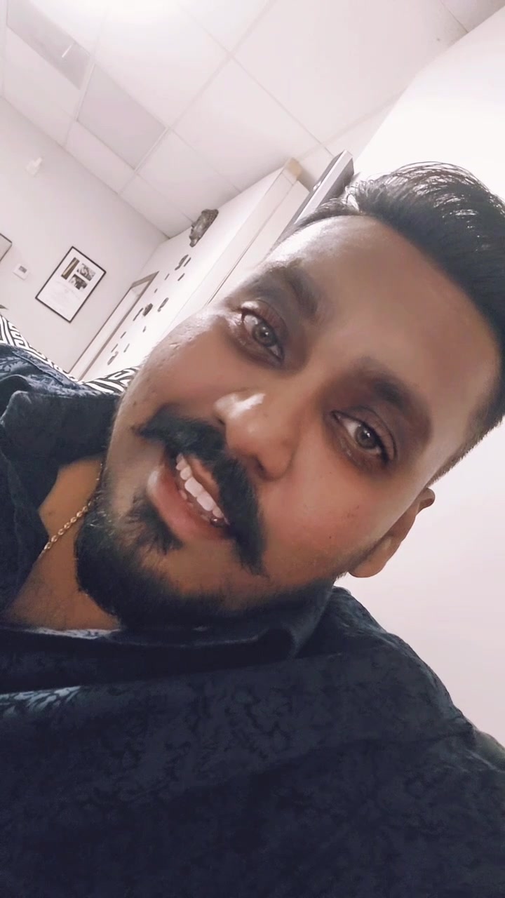 @navinthira