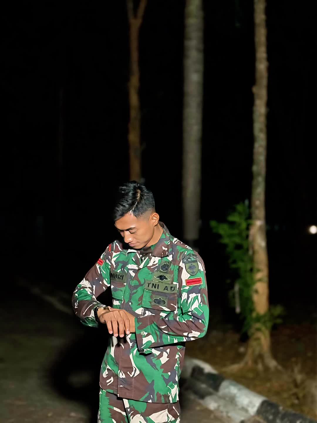 @-HAND-