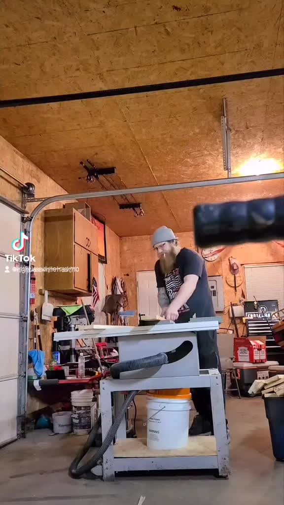 @D4UN1BOMB3R