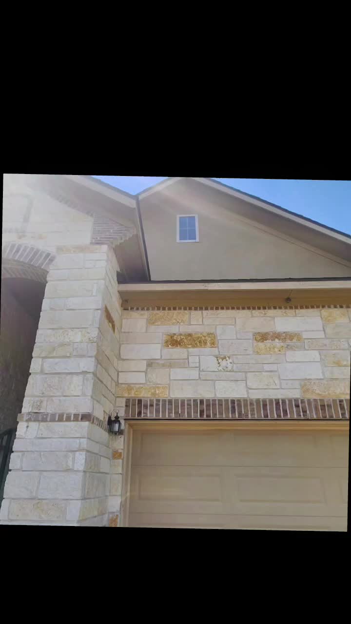 @AndreaFlores210RealEstate