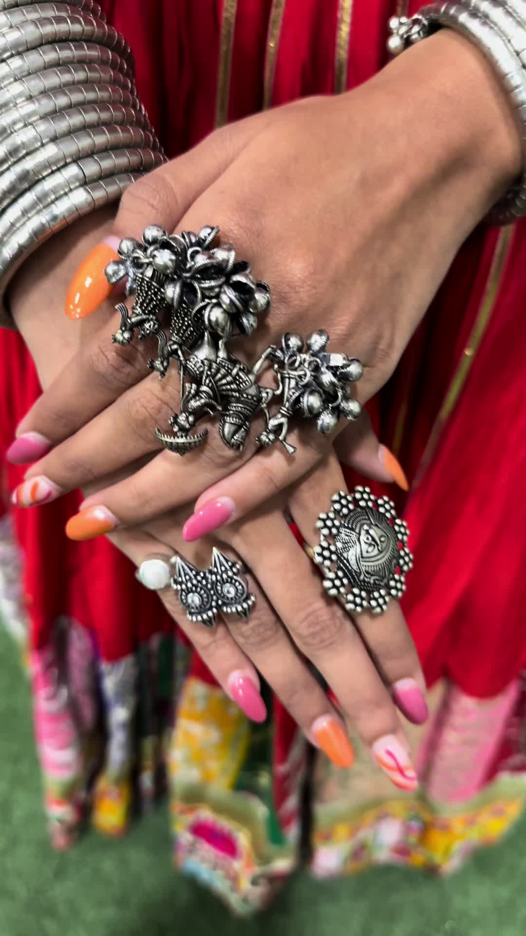 @Nandii_05