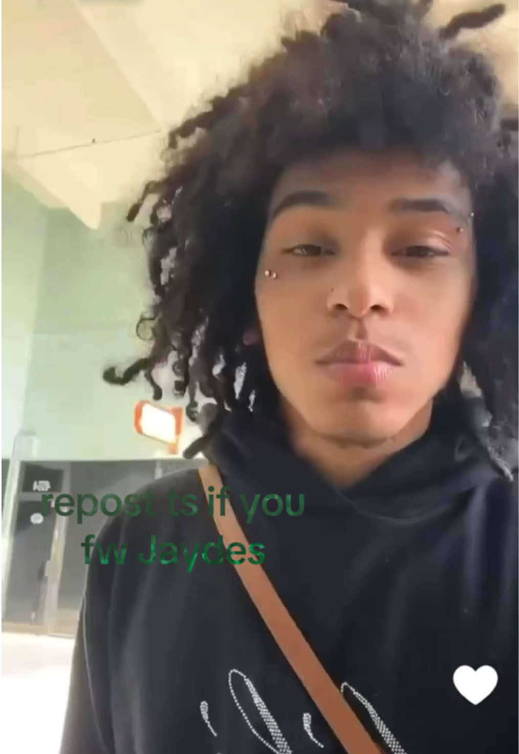 @⏾
