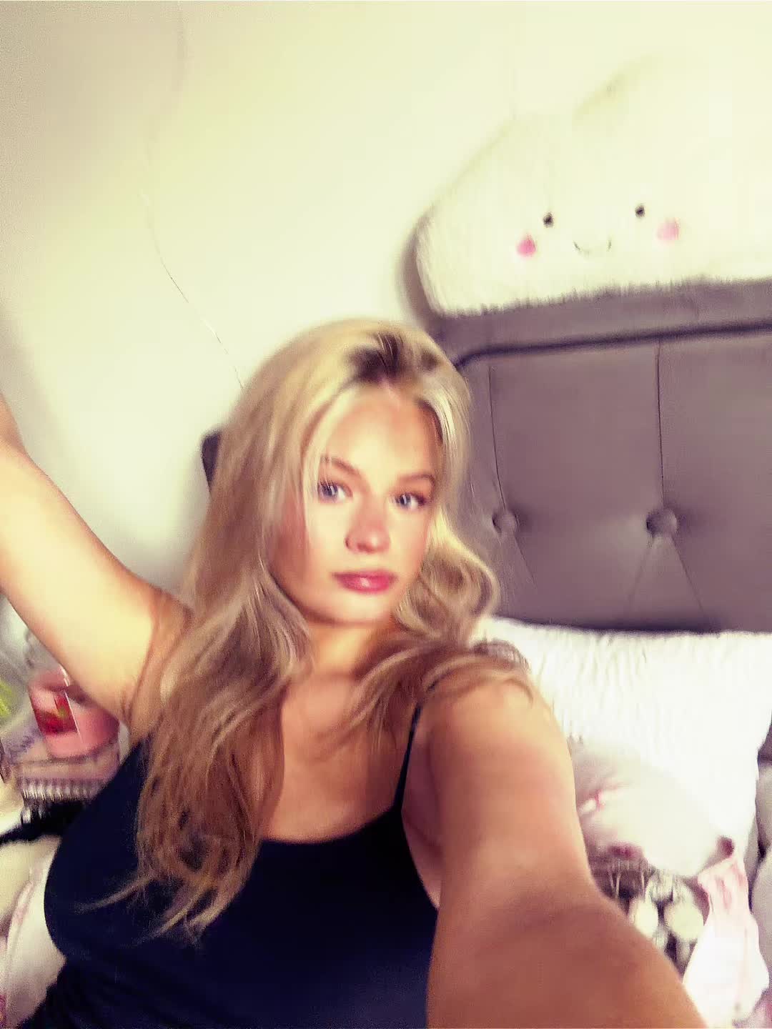 @sophie_wallis_