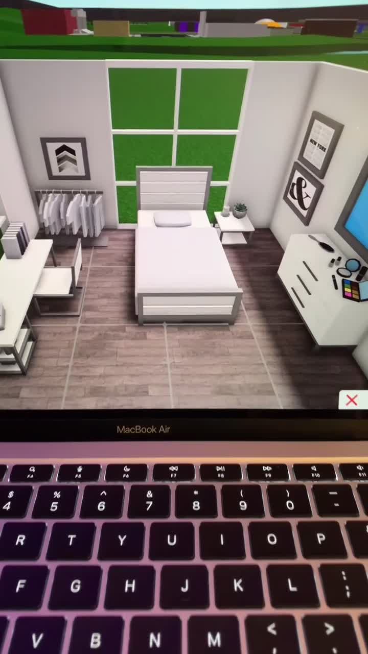 @BLOXBURG