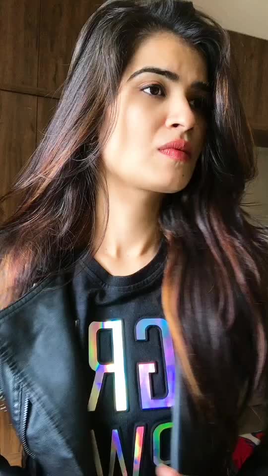 @Priya👑