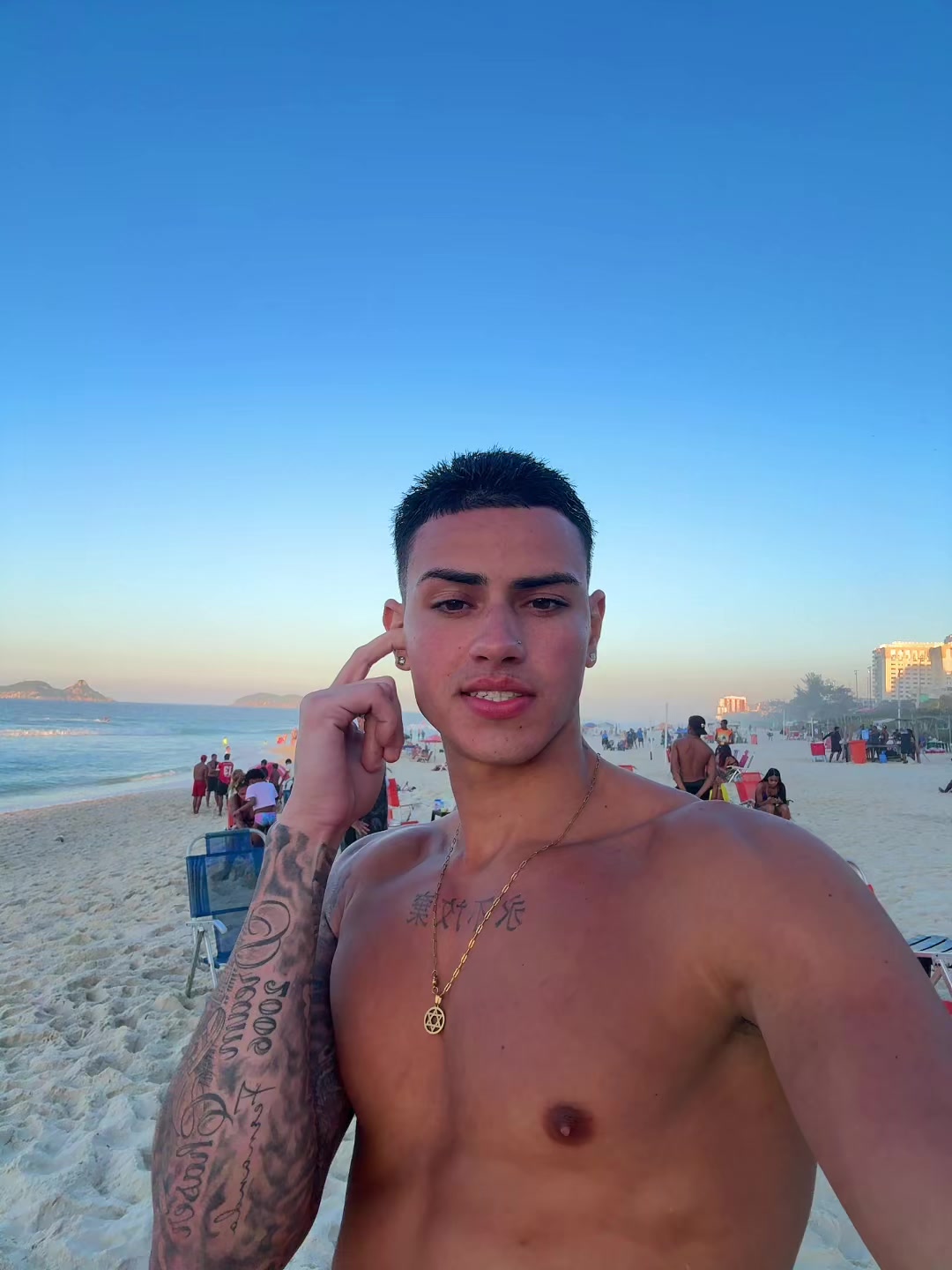@Brando23