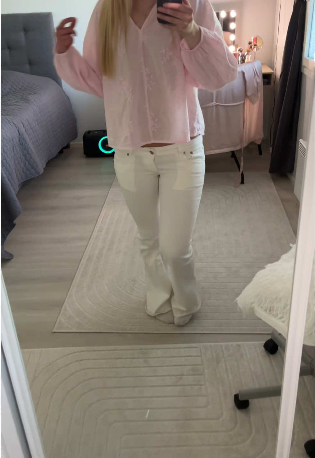 @𝓜𝓮𝓵𝓲𝓷𝓪
