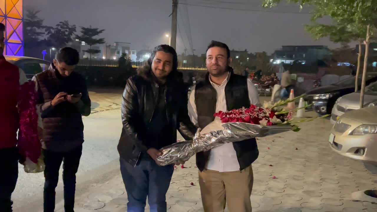 @Ali Ch 🇬🇧 🇵🇰