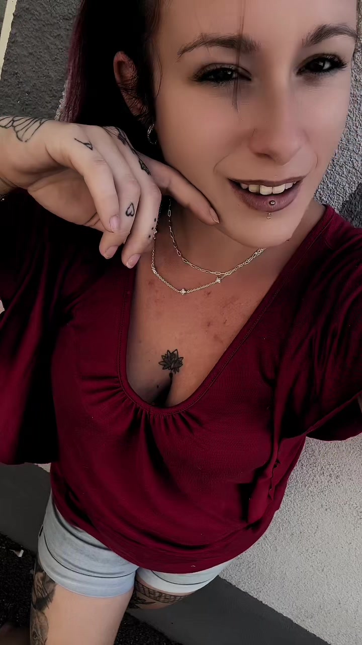 @Julia🦋🖤