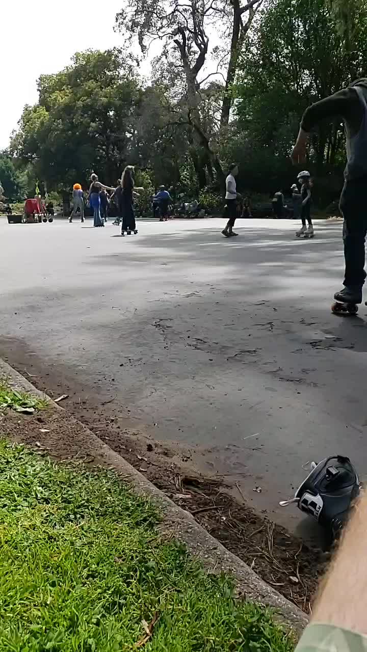 @MadHatters_Laugh