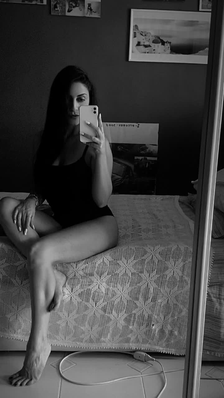 @lalecci_